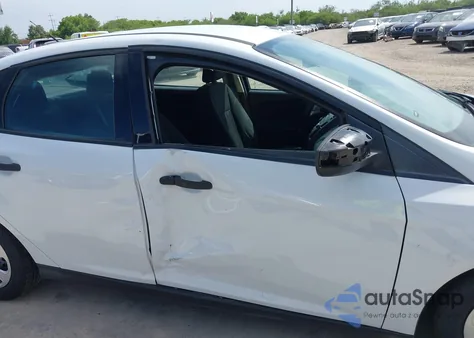 2016 Ford Focus S z USA, uszkodzony, nr VIN 1FADP3E29GL305682